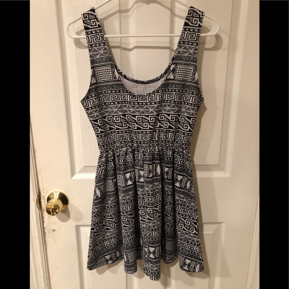 Black/white dress